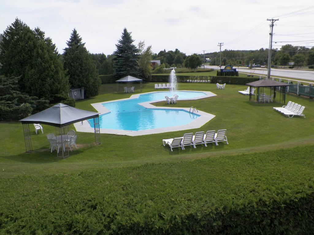 Days Inn By Wyndham Shelburne/Burlington Eksteriør billede