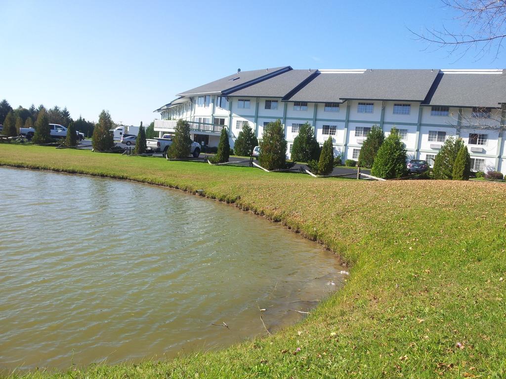 Days Inn By Wyndham Shelburne/Burlington Eksteriør billede