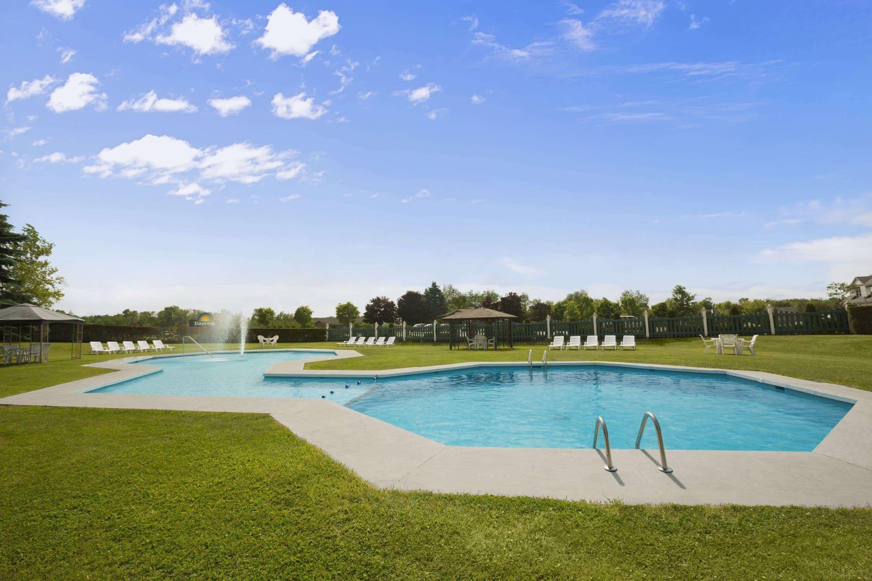 Days Inn By Wyndham Shelburne/Burlington Eksteriør billede