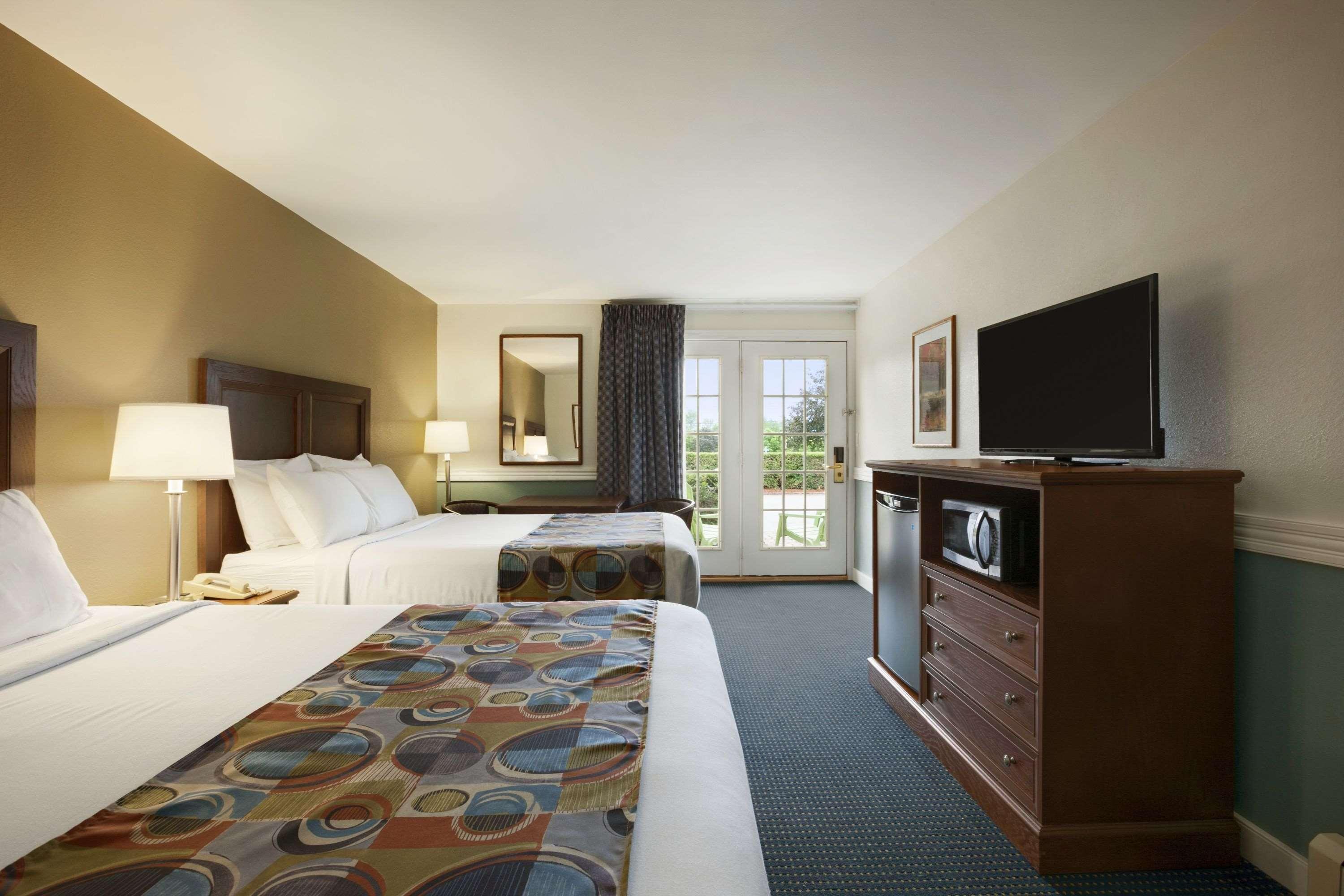 Days Inn By Wyndham Shelburne/Burlington Eksteriør billede