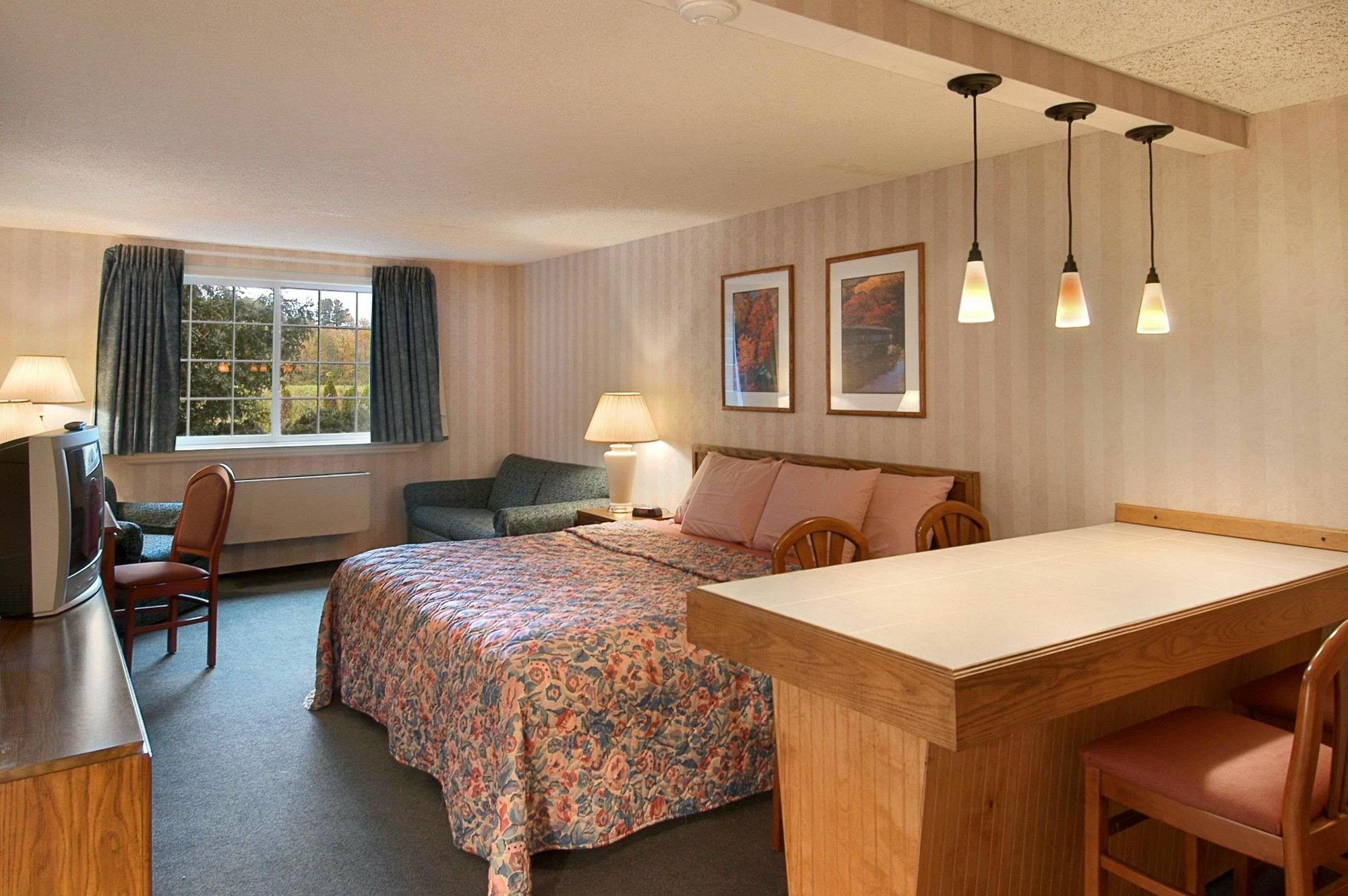 Days Inn By Wyndham Shelburne/Burlington Eksteriør billede